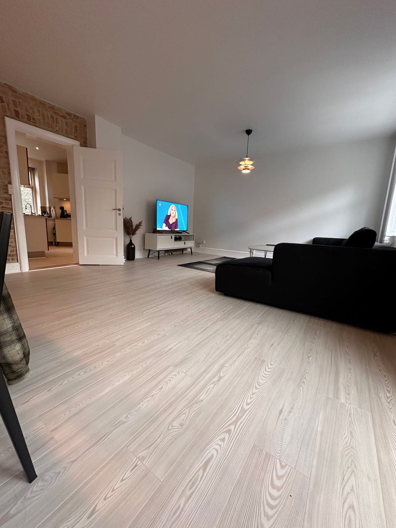 Trægulv i stue efter renovering